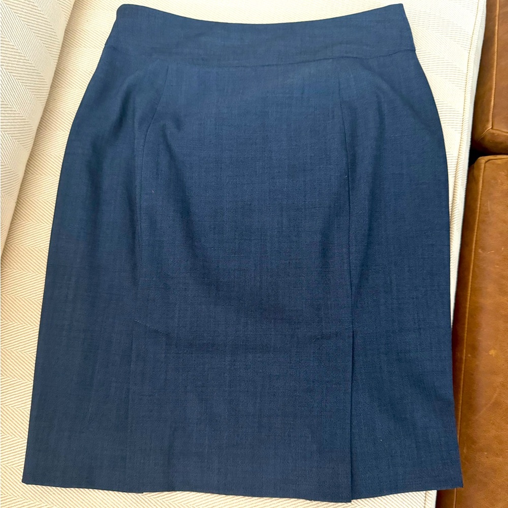 Banana Republic blue suit skirt in 0P. Used twice, in like new condition.